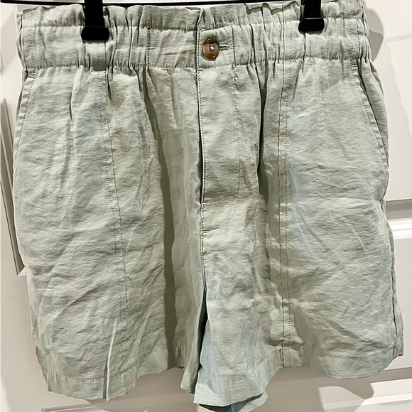 Seamed Pull-On Paperbag
Shorts in Softdrape size XS - Picture 4 of 6